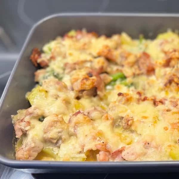 Kyckling- och broccoligratäng med potatis och ricotta - enkelt recept från MatVeckan