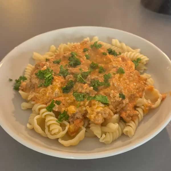 Krämig köttfärssås med ädelost och persilja - enkelt recept från MatVeckan