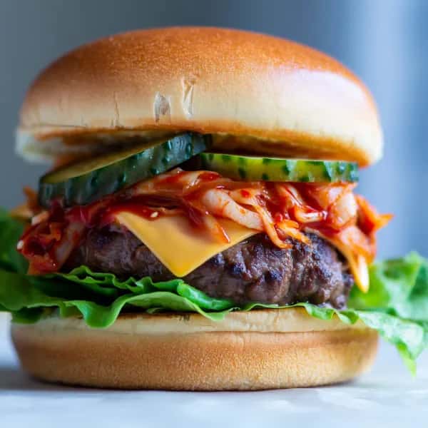 Kimchi-burgare: Amerikansk-koreansk fusion - enkelt recept från MatVeckan