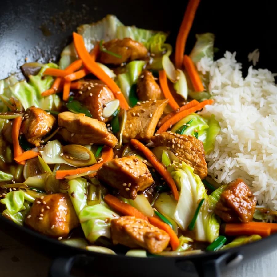 Snabblagad vitkålspanna med asiatisk touch