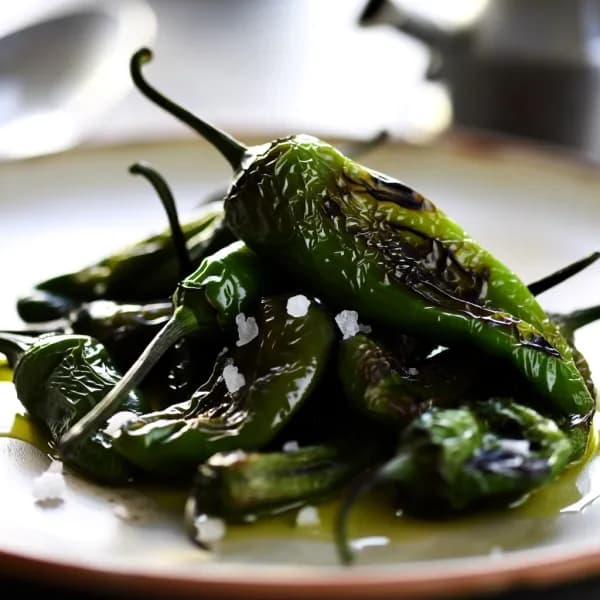 Pimientos de Padrón med flingsalt - enkelt recept från MatVeckan