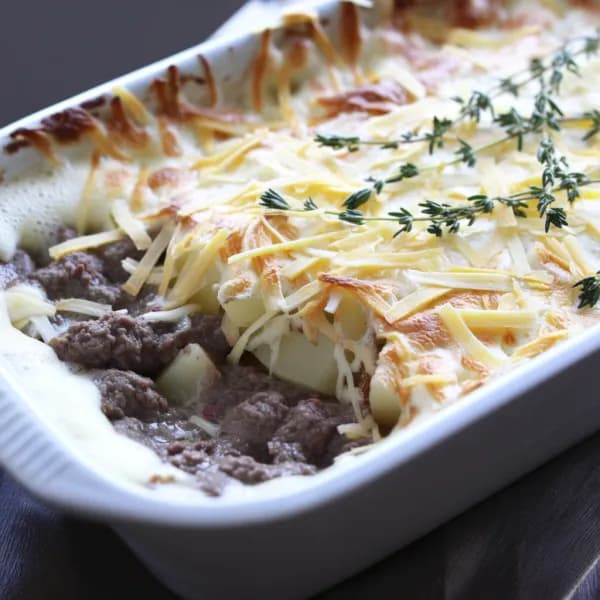 Mustig köttfärs- och potatisgratäng med timjan - enkelt recept från MatVeckan