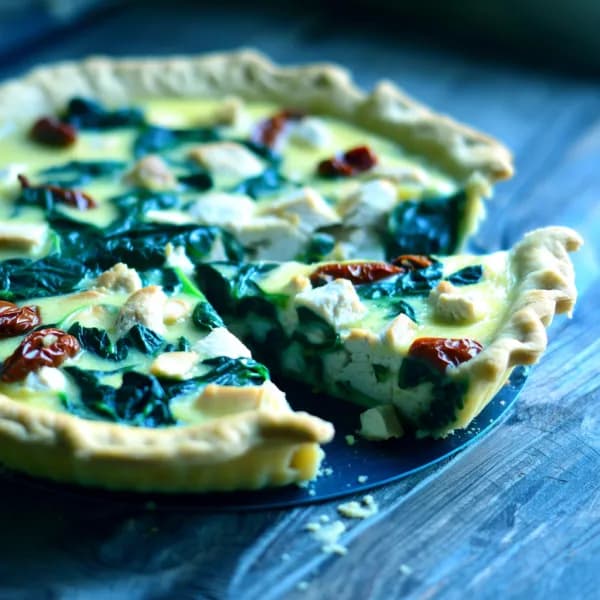 Glutenfri kycklingpaj med soltorkade tomater - enkelt recept från MatVeckan
