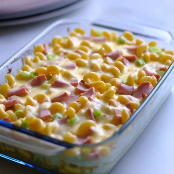 Krämig makaronilåda med skinka och purjolök - enkelt recept från MatVeckan