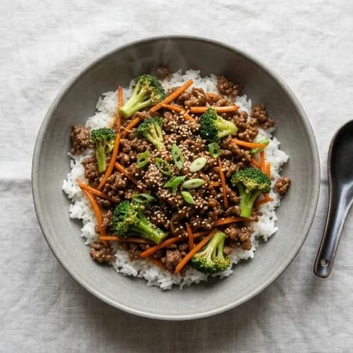 Asiatisk köttfärswok med ingefära och krispiga grönsaker - enkelt recept från MatVeckan