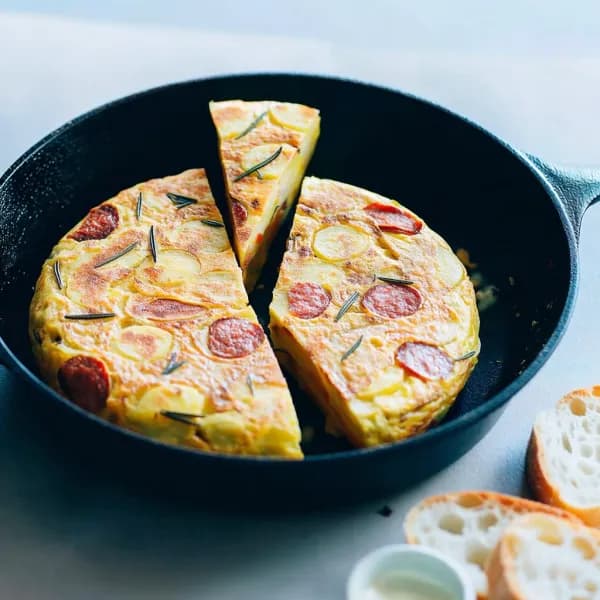 Spansk Tortilla med Chorizo och Rosmarin - enkelt recept från MatVeckan