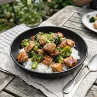 Asiatisk airfryer-kyckling med broccoli och sesam - veckans recept från MatVeckan