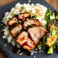 Helgrillad fläskytterfilé med asiatisk chiliglaze och sesam - veckans recept från MatVeckan
