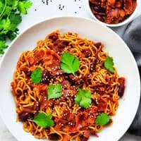 Blitz-bacon med nudlar och chili - veckans recept från MatVeckan