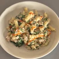 Snabb tonfiskpasta med sriracha och kokosmjölk - veckans recept från MatVeckan