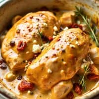 Medelhavskyckling med soltorkad tomat och fetaost i ugn - veckans recept från MatVeckan