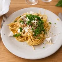 Lyxig pasta med finstrimlad oxfilé, fetaost och soltorkade tomater - veckans recept från MatVeckan