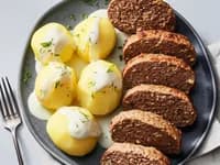 Köttfärslimpa med gräddsås och kokt potatis - veckans recept från MatVeckan