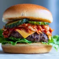 Kimchi-burgare: Amerikansk-koreansk fusion - veckans recept från MatVeckan