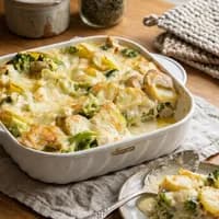 Krämig gratäng med kycklinginnerlår och broccoli i ugn - veckans recept från MatVeckan